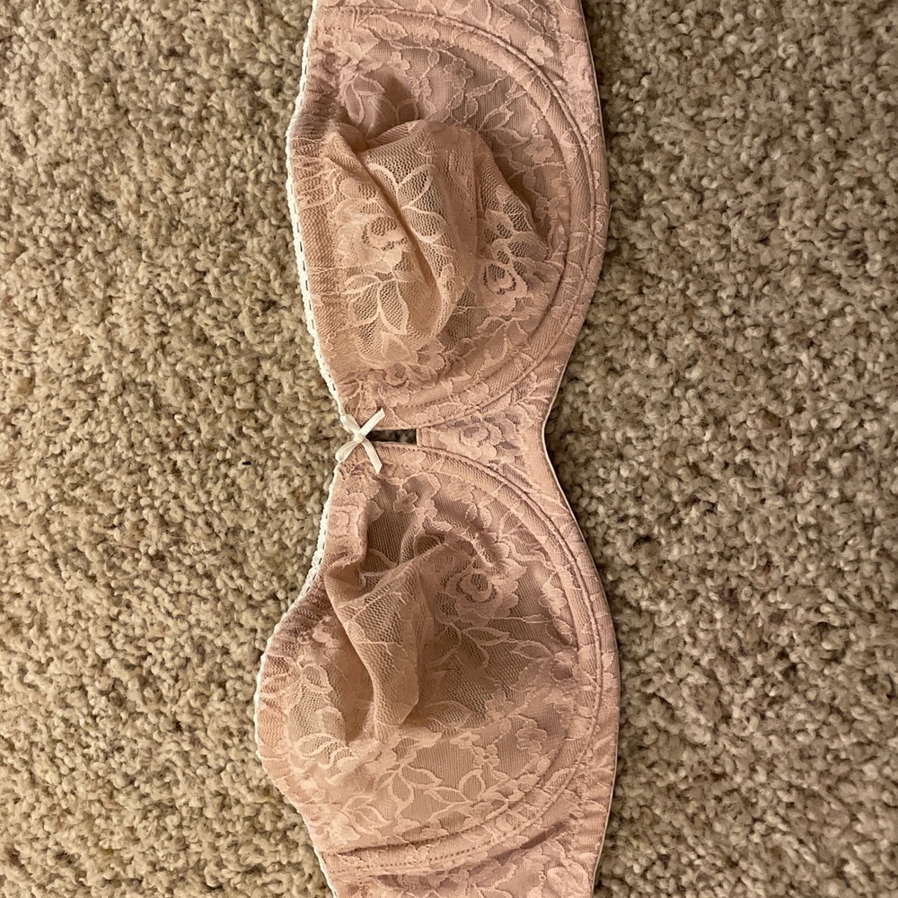 B.tempt’d strapless bra